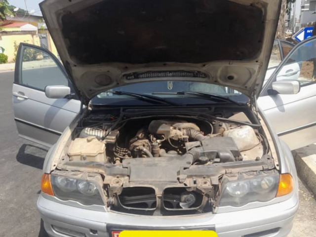 BMW Serie 3, Voitures, Conakry
