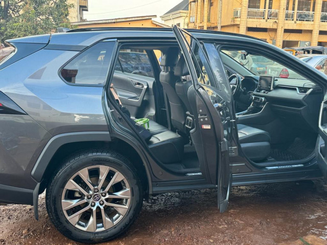 Toyota RAV4, Voitures, Conakry