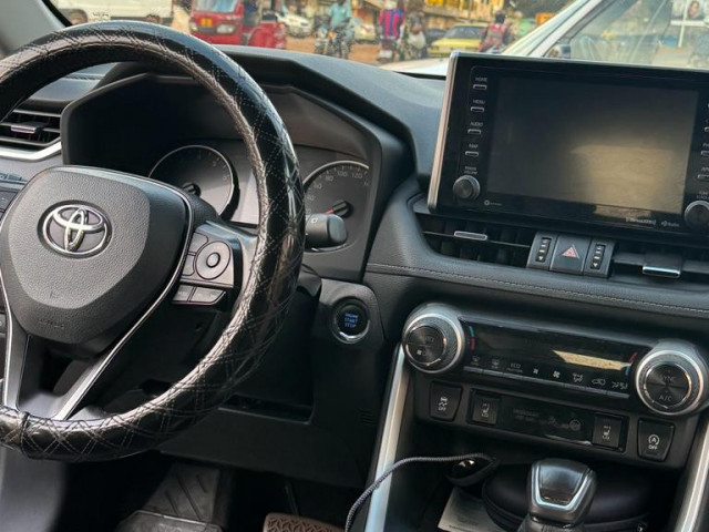 Toyota RAV4, Voitures, Conakry