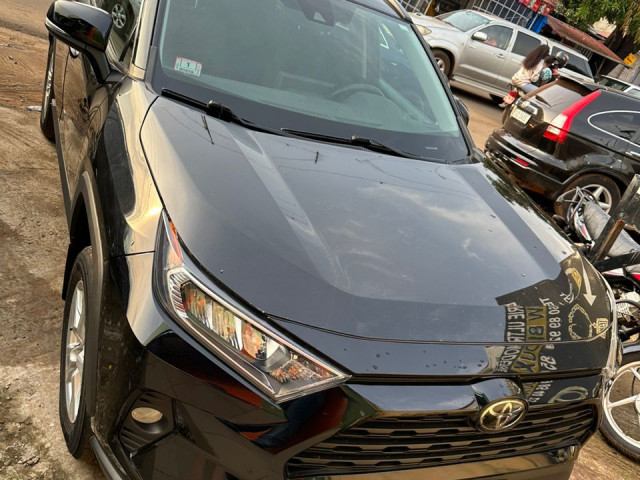 Toyota RAV4, Voitures, Conakry