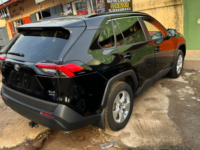 Toyota RAV4, Voitures, Conakry