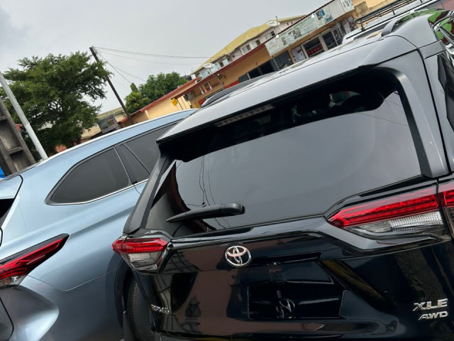 Toyota RAV4, Voitures, Conakry