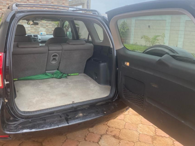 Toyota RAV4, Voitures, Conakry