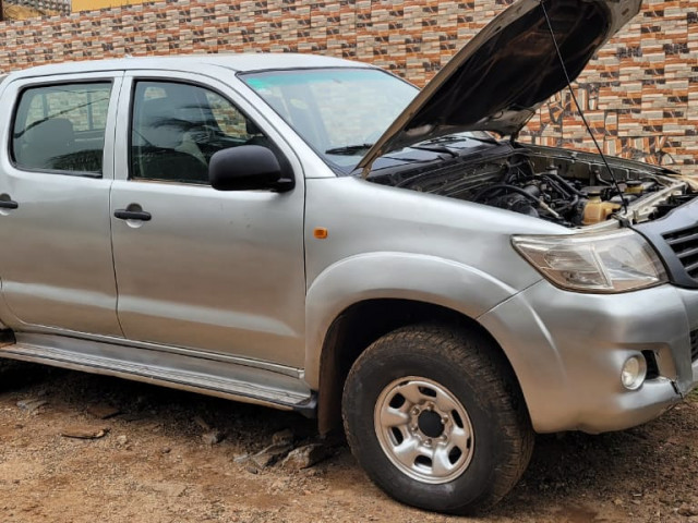 Toyota Hilux, Voitures, Conakry