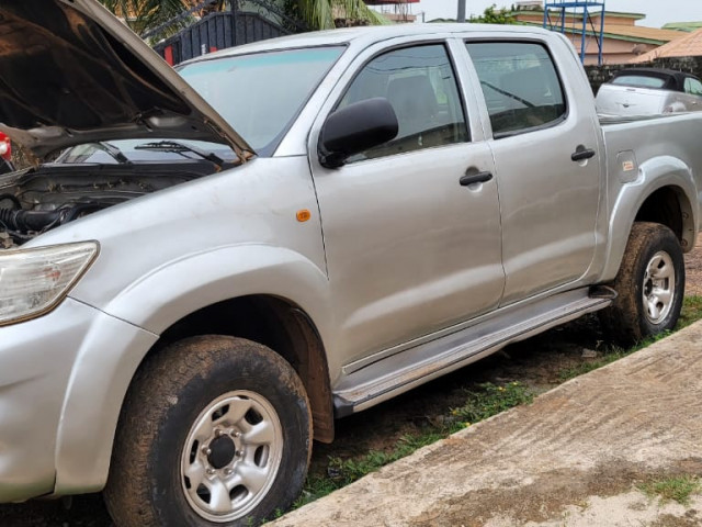 Toyota Hilux, Voitures, Conakry