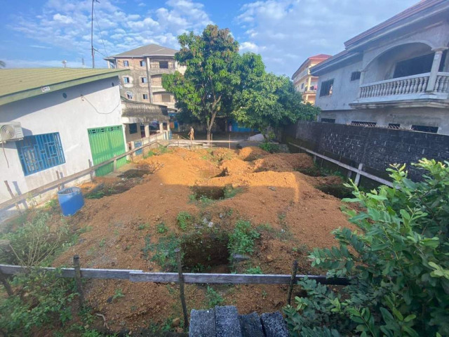 Terrain ร Kipรฉ, Terrains, Conakry