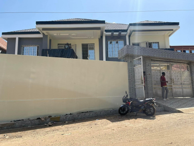 Bâtiment à Lambanyi, Maisons, Conakry