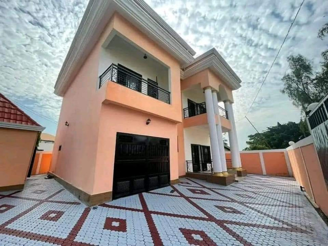 Bâtiment à Nongo, Maisons, Conakry