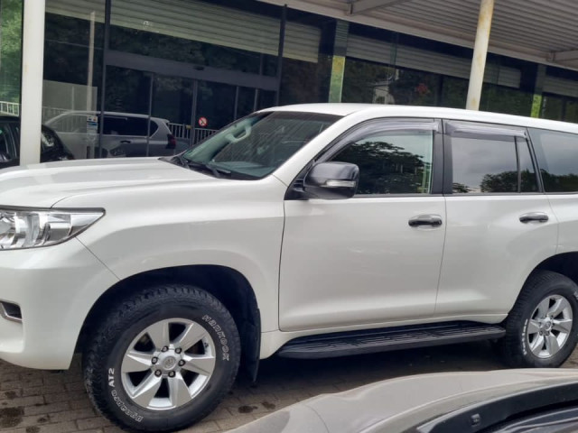 Toyota Land Cruiser Prado, Voitures, Conakry