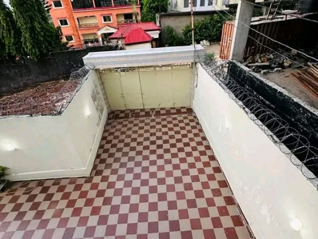 Bâtiment à Lambanyi, Maisons, Conakry