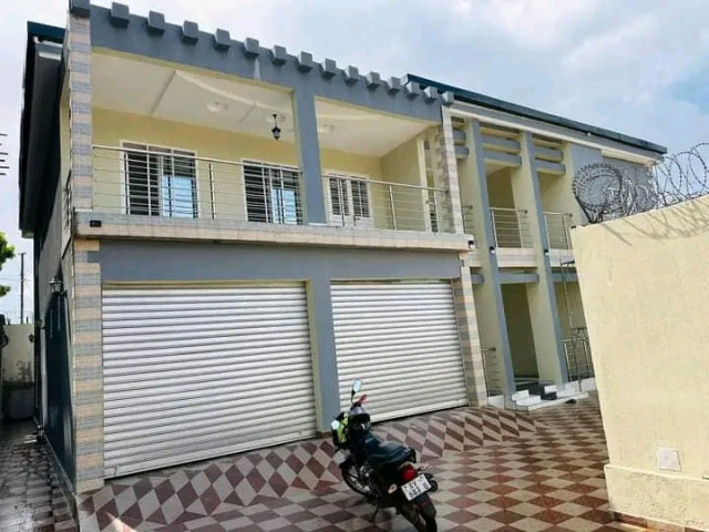 Bâtiment à Lambanyi, Maisons, Conakry
