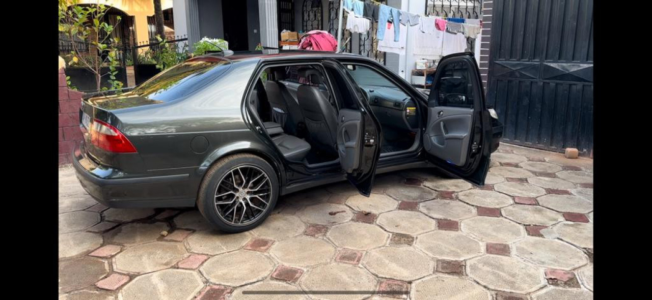 Saab 9-5, Voitures, Conakry