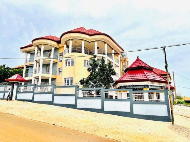 Bรขtiment ร Kobayah, Maisons, Conakry
