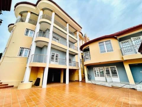 Bรขtiment ร Kobayah, Maisons, Conakry
