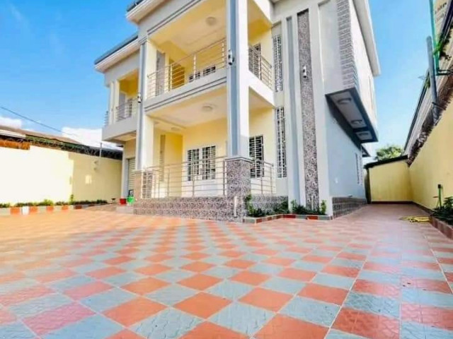 Bรขtiment ร Lambanyi, Maisons, Conakry