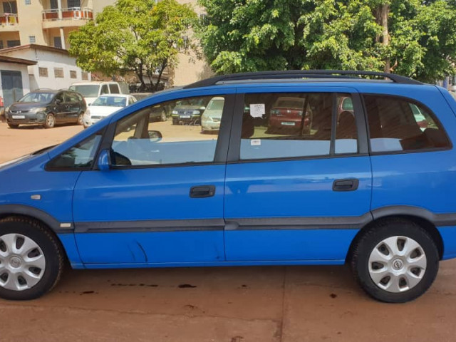 Opel Zafira, Voitures, Conakry