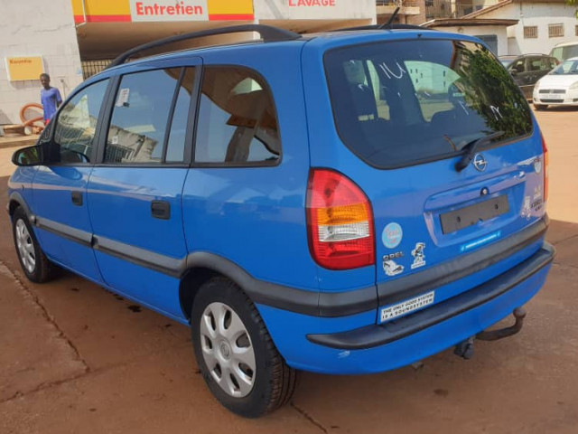 Opel Zafira, Voitures, Conakry