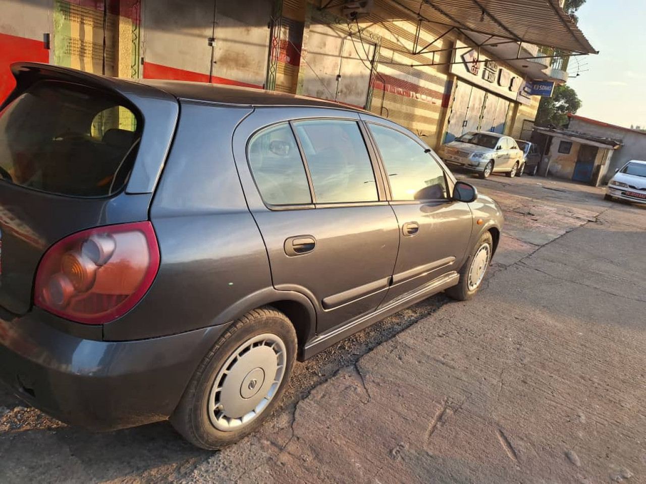 Nissan Almera, Voitures, Conakry