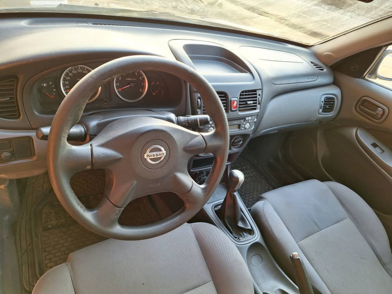 Nissan Almera, Voitures, Conakry