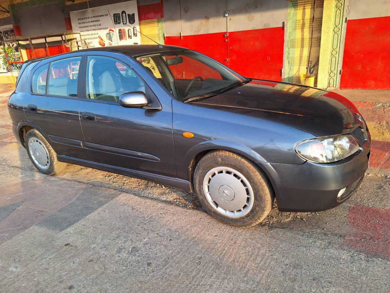 Nissan Almera, Voitures, Conakry