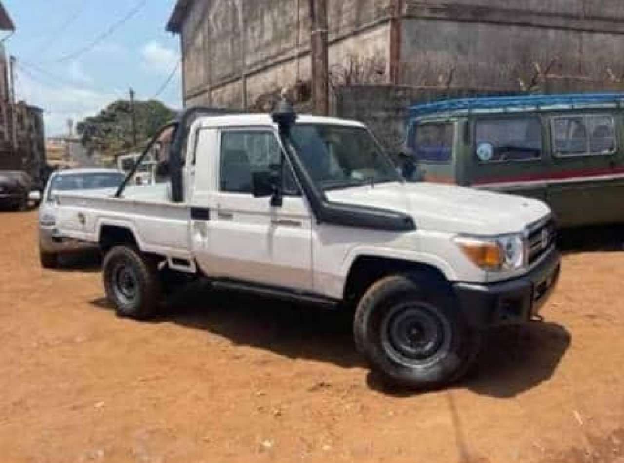 Toyota Land Cruiser, Voitures, Conakry