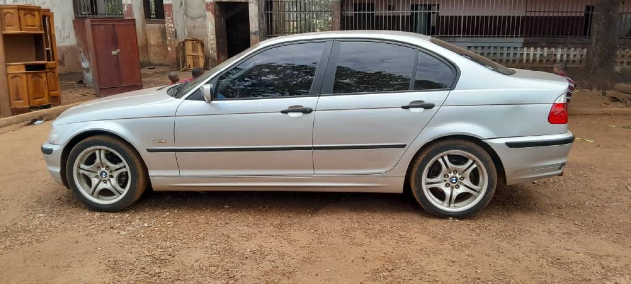 BMW Serie 3, Voitures, Conakry