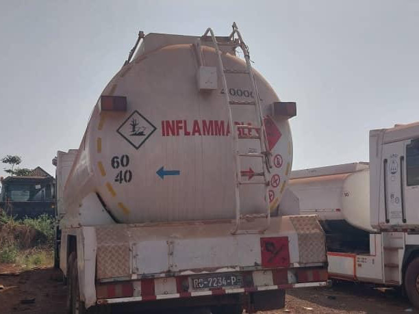 Camion Citerne Renault Magnum, Camions - Autobus, Conakry