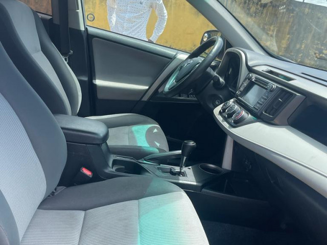 Toyota RAV4, Voitures, Conakry