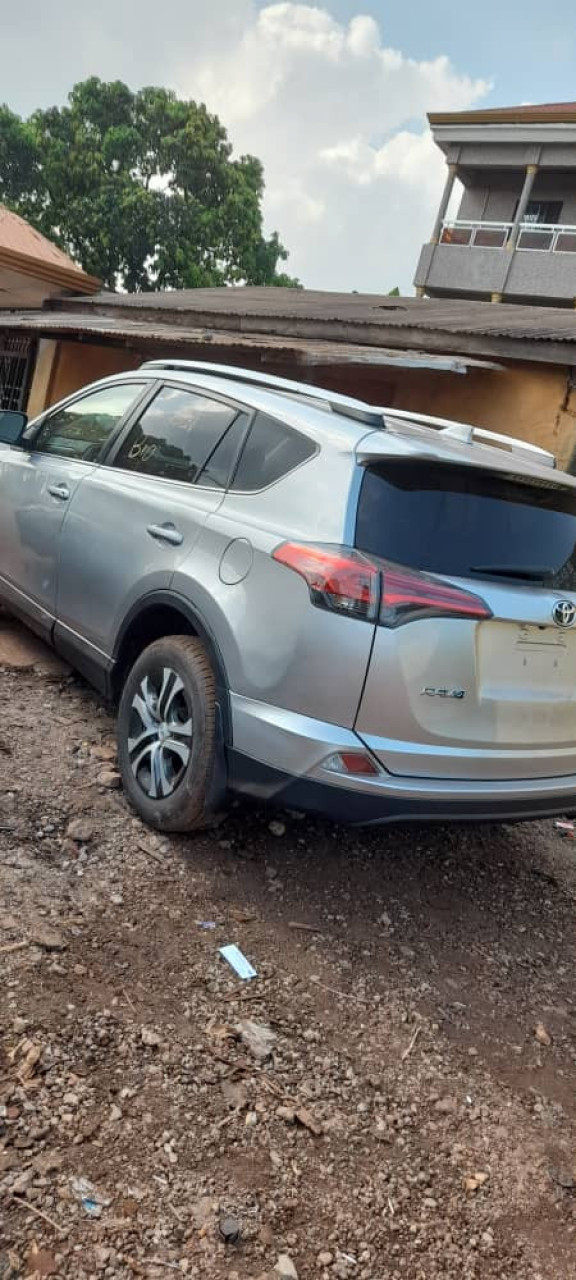 Toyota RAV4, Voitures, Conakry