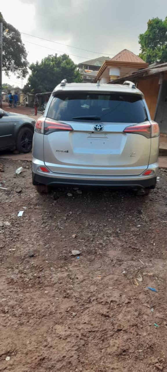 Toyota RAV4, Voitures, Conakry