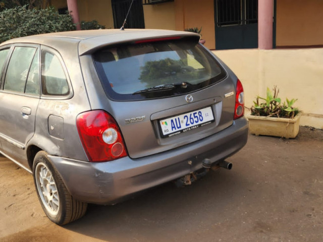 Mazda 323, Voitures, Conakry