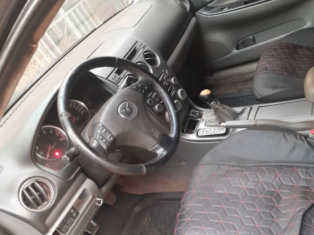 Mazda 323, Voitures, Conakry