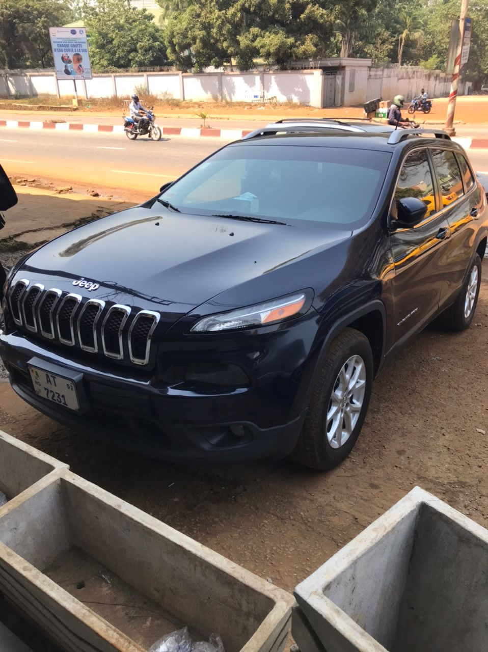 JEEP CHEROQUEE, Voitures, Conakry