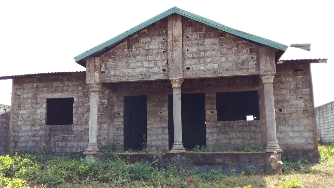 Vente maison a coyah centre doumbouyah, Maisons, Conakry