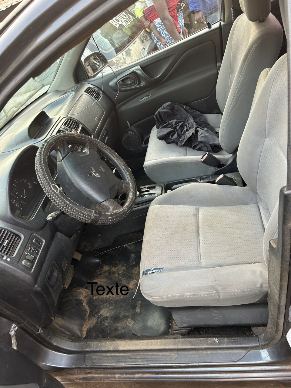 Mitsubishi Space strar, Voitures, Conakry
