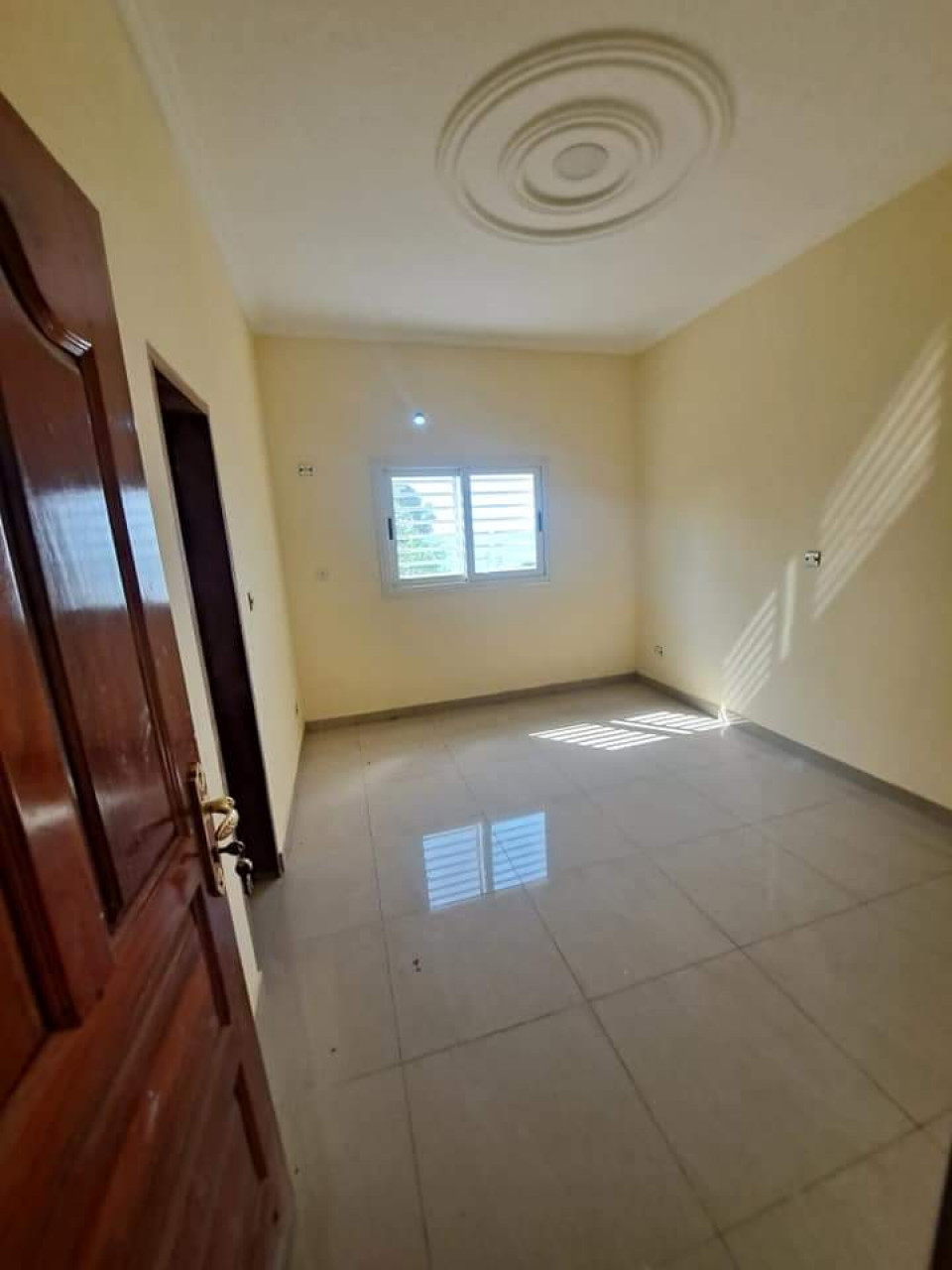 Bureaux et appartements à louer à coleah, Autres Immobiliers, Conakry