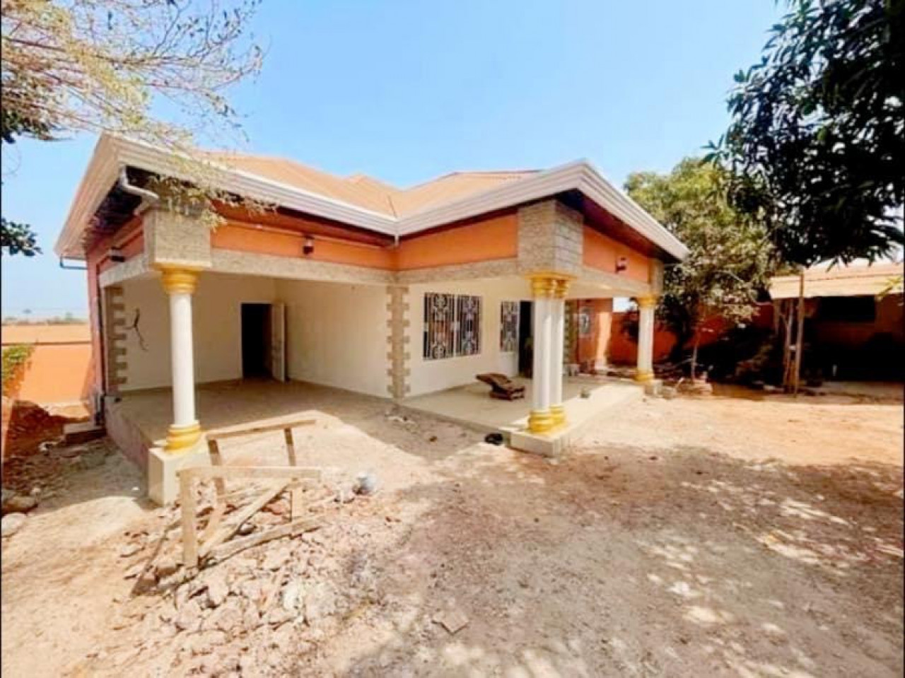 Vente d’une Belle villa à la cimenterie Ansoumania plat, Maisons, Conakry