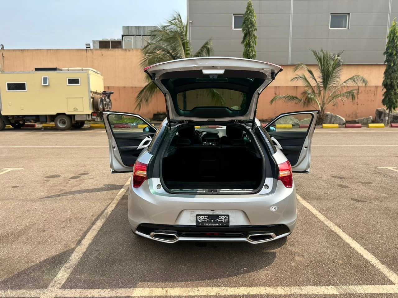 Citroën DS5, Voitures, Conakry