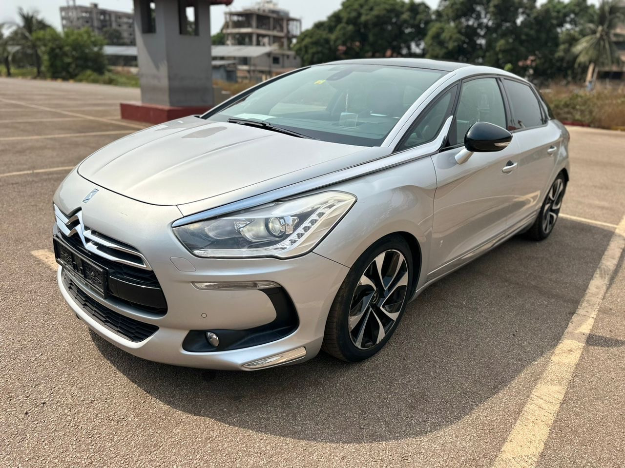 Citroën DS5, Voitures, Conakry