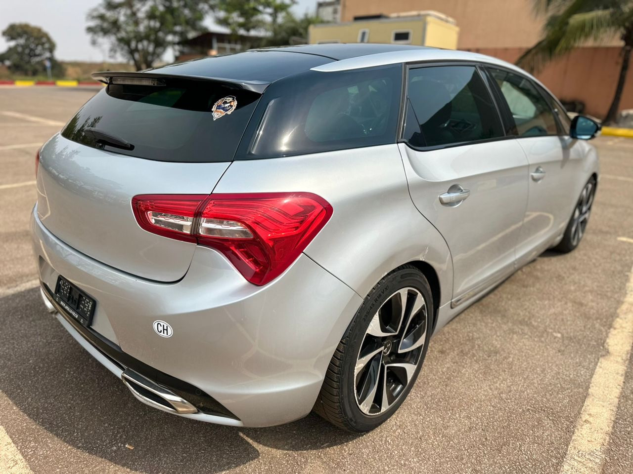 Citroën DS5, Voitures, Conakry