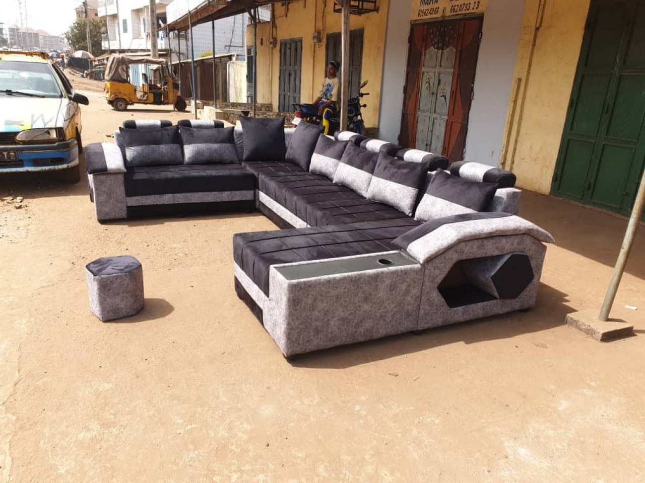 CANAPÉ MODERNE, Lits - Fauteuils, Conakry