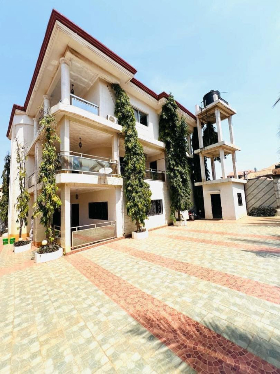 Location d’un #duplex  à Lambanyi, Maisons, Conakry