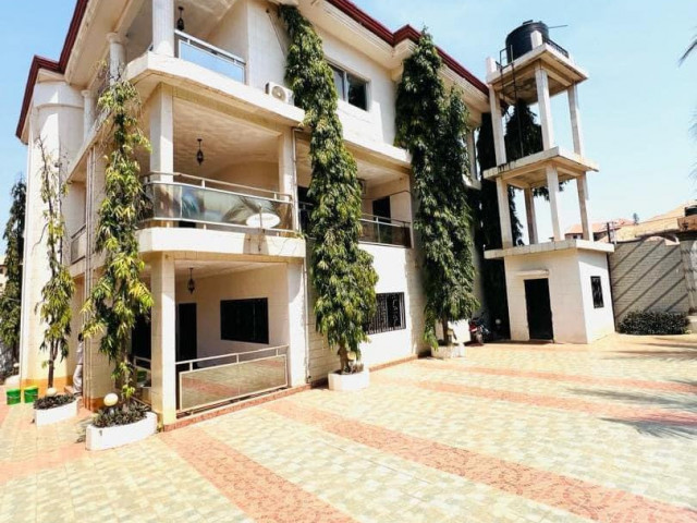 Location d’un #duplex à Lambanyi, Maisons, Conakry