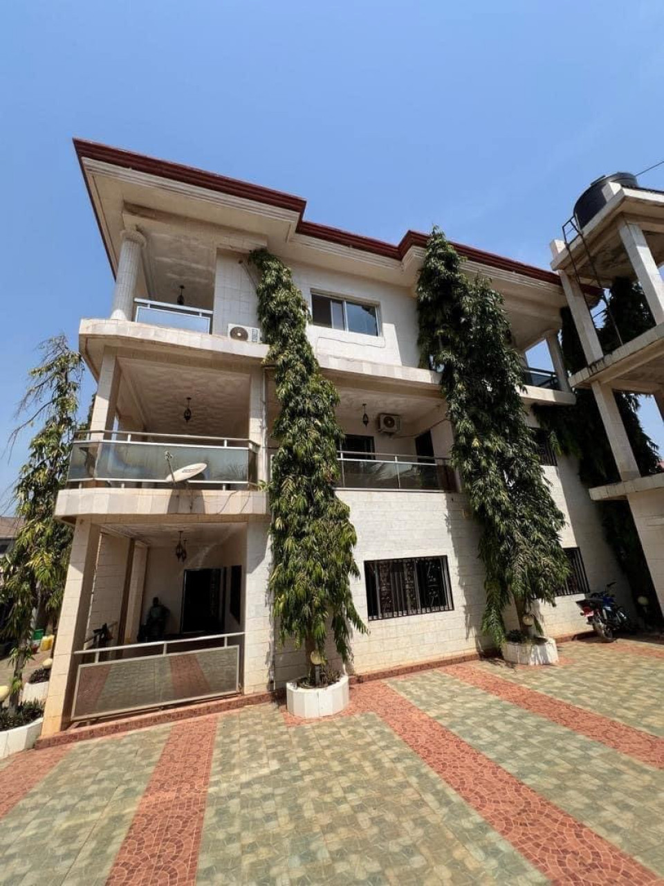 Location d’un #duplex  à Lambanyi, Maisons, Conakry