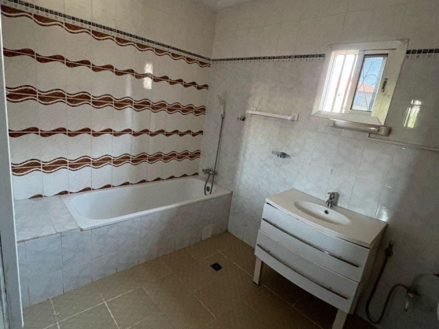 Location d’un #duplex à Lambanyi, Maisons, Conakry