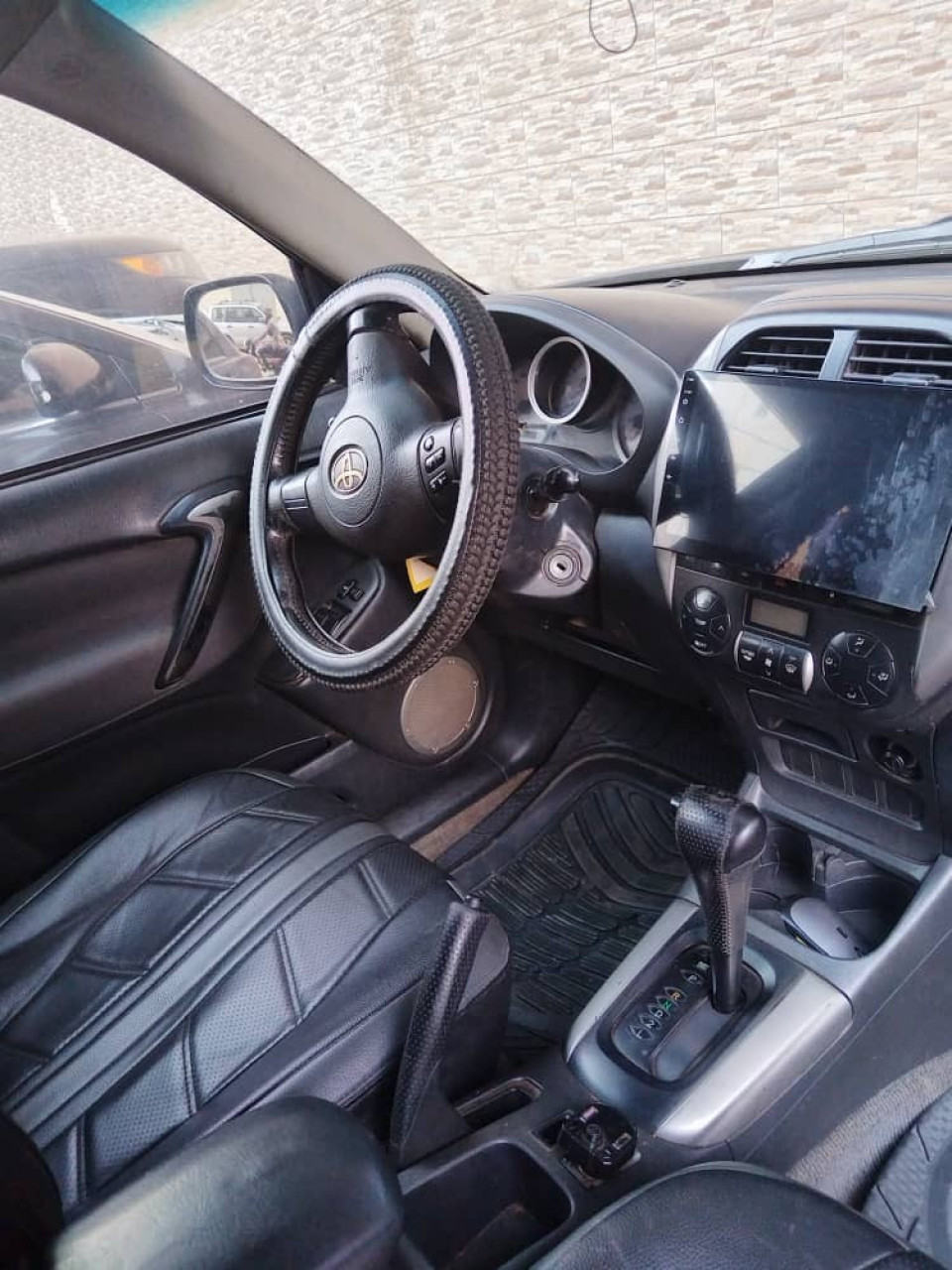 Toyota RAV4 intermediaire, Voitures, Conakry