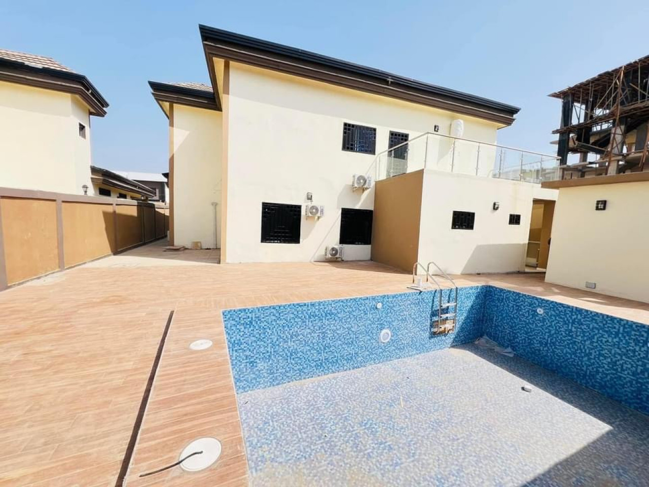 Très belle duplex à vendre à kipé avec #piscine, Maisons, Conakry