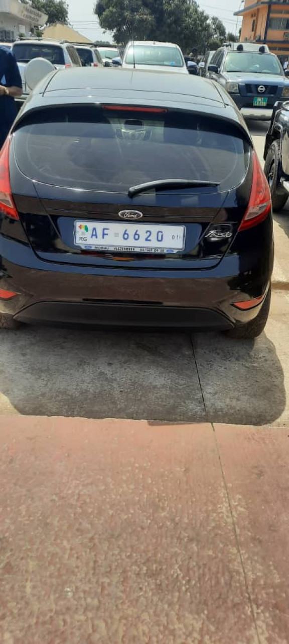 Ford  fiesta, Voitures, Conakry