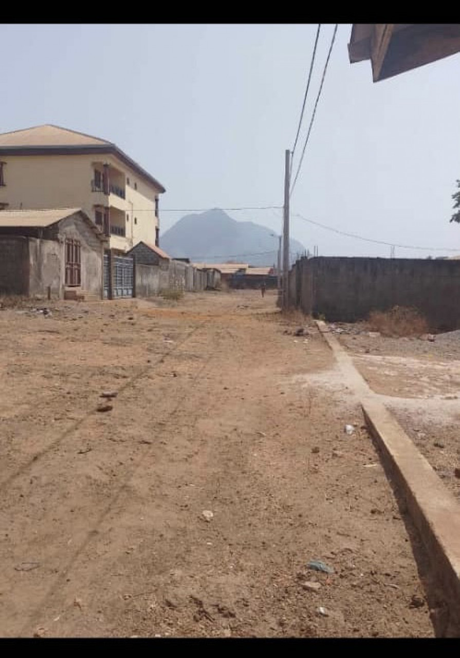 VENTE d’une Maison à KAGBELIN GRAND MOULIN à 700million, Maisons, Conakry