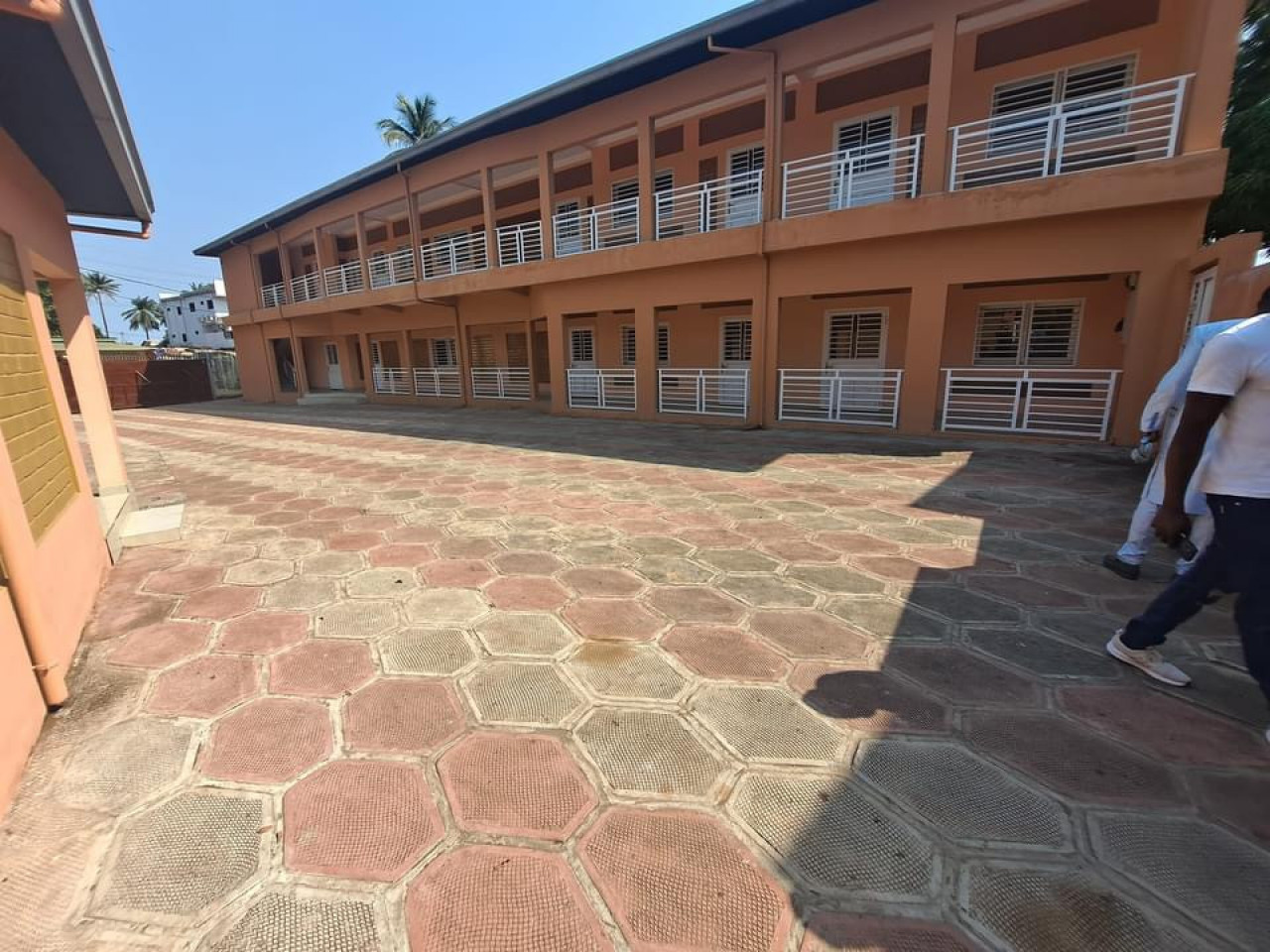 Location d’un grand complexe A COLEYAH, Locaux Commerciaux, Conakry